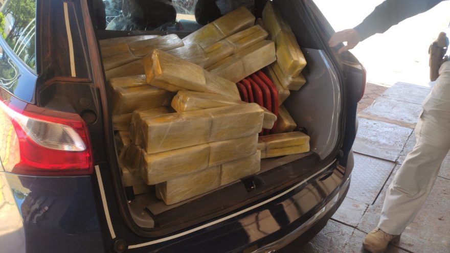 PRF apreende 101 quilos de maconha durante fiscalização na BR-277