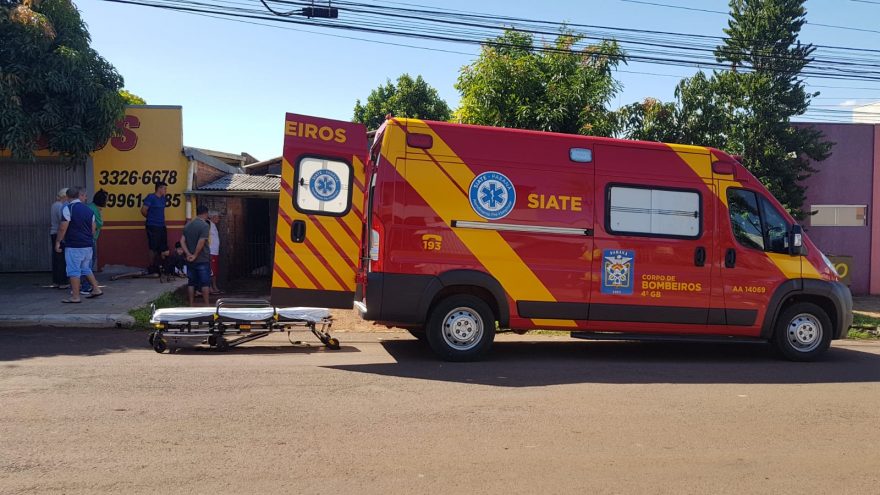 Jovem cai de telhado de residência no Bairro Claudete e precisa ser socorrido pelo Corpo de Bombeiros