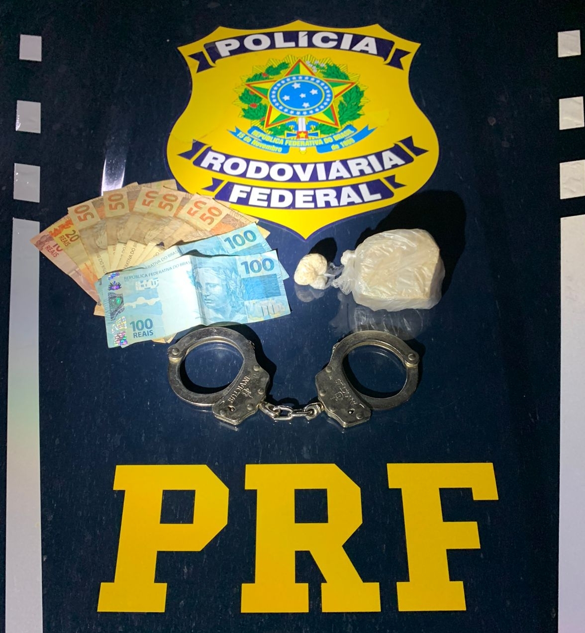 PRF apreende drogas e dinheiro em ônibus, no município de Santarém/PA