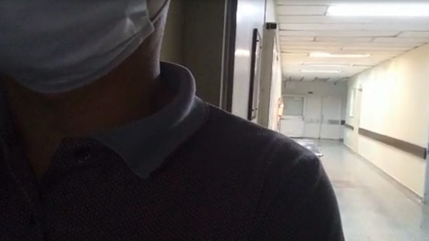 “Tem bastante paciente de fora a fora do corredor internado e com acompanhantes sentados em uma cadeira”