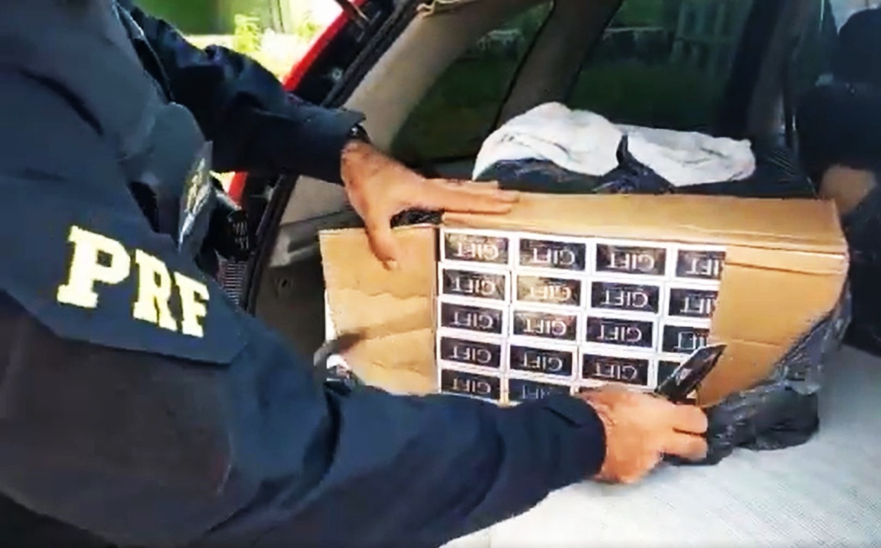PRF apreende carga de cigarros contrabandeados avaliada em cerca de R$27 mil