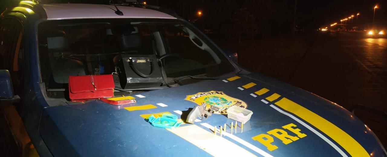PRF participa de operação integrada em Ceilândia, BR 070, e apreende um revólver em posse de uma adolescente