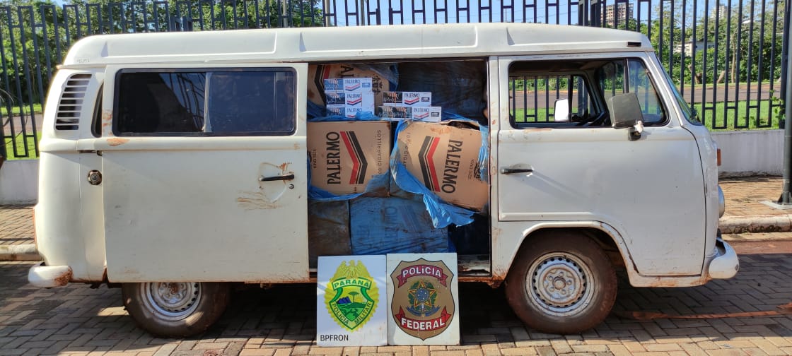 PF e BPFRON fazem apreensão de Kombi carregada de cigarros paraguaios