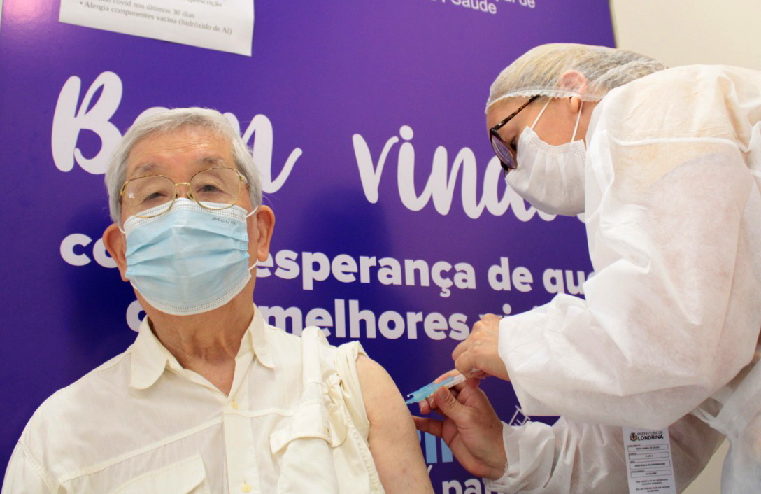 Londrina anuncia 4ª dose da vacina contra Covid para maiores de 80 anos Londrina anuncia 4ª dose da vacina contra Covid para maiores de 80 anos