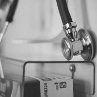 Imagem referente a Formanda em Medicina no Paraguai ganha na justiça direito de não apresentar diploma para inscrição no Revalida 