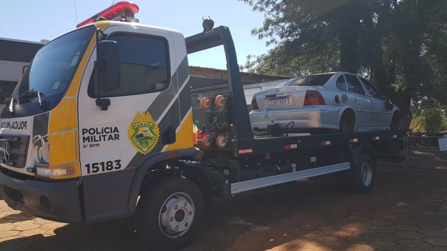 Vectra furtado em frente ao Clube Arizona é recuperado pela PM