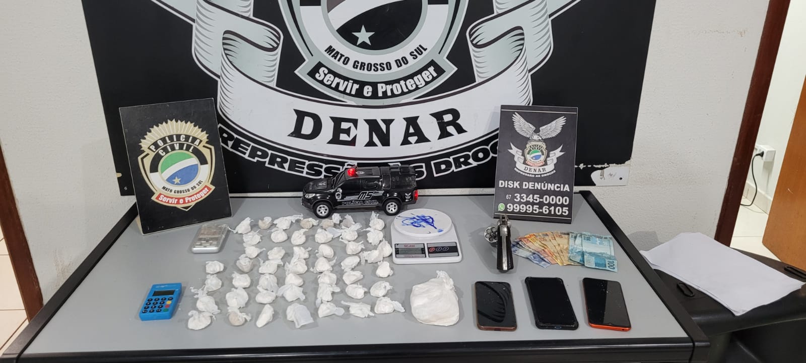 Policiais civis prendem suspeito de tráfico e apreende arma de fogo na Vila Nasser