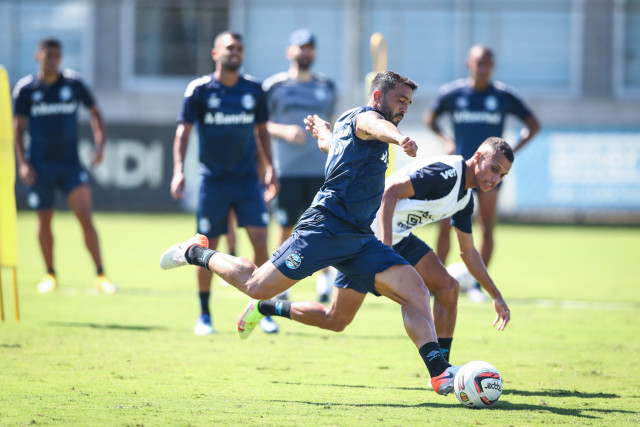 Plantel gremista se reapresenta iniciando a semana de decisão do Estadual