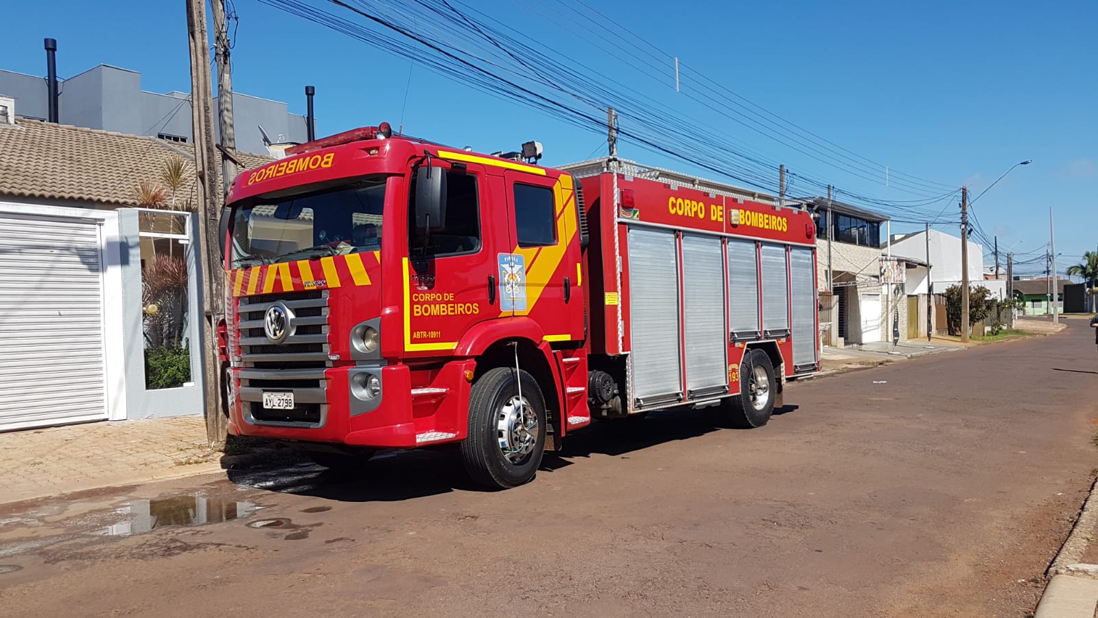 Princípio de incêndio em edificação é controlado por populares na marginal da BR-277, em Cascavel Princípio de incêndio em edificação é controlado por populares na marginal da BR-277, em Cascavel