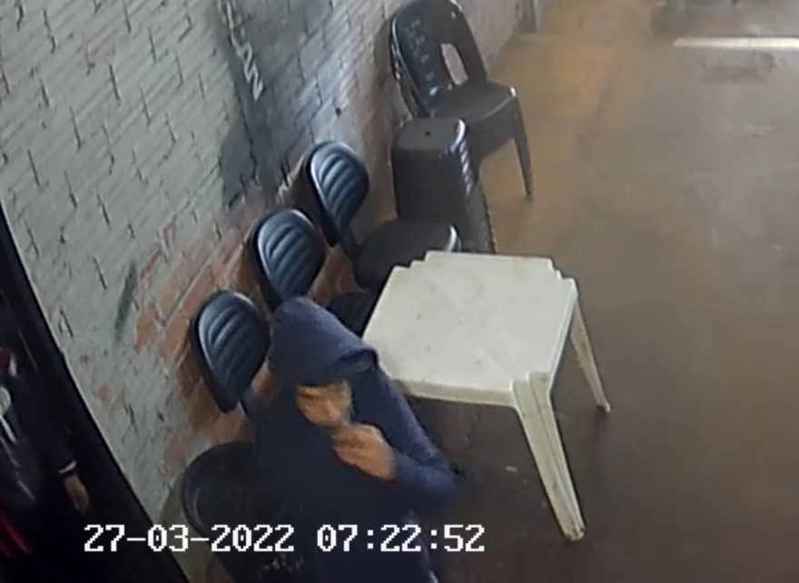 Vídeo mostra homens invadindo empresa no Cascavel Velho para realizar furto