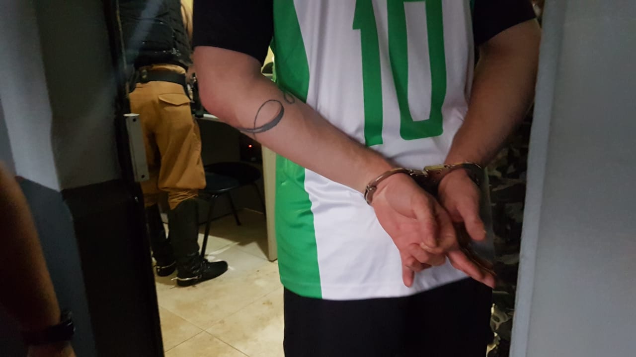 Homem é detido por tráfico de drogas no Bairro Alto Alegre, em Cascavel Homem é detido por tráfico de drogas no Bairro Alto Alegre, em Cascavel