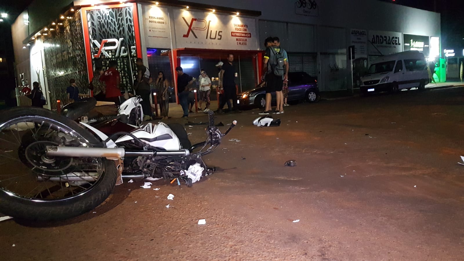 Rapaz fica ferido em grave colisão na Rua São Paulo, em Cascavel