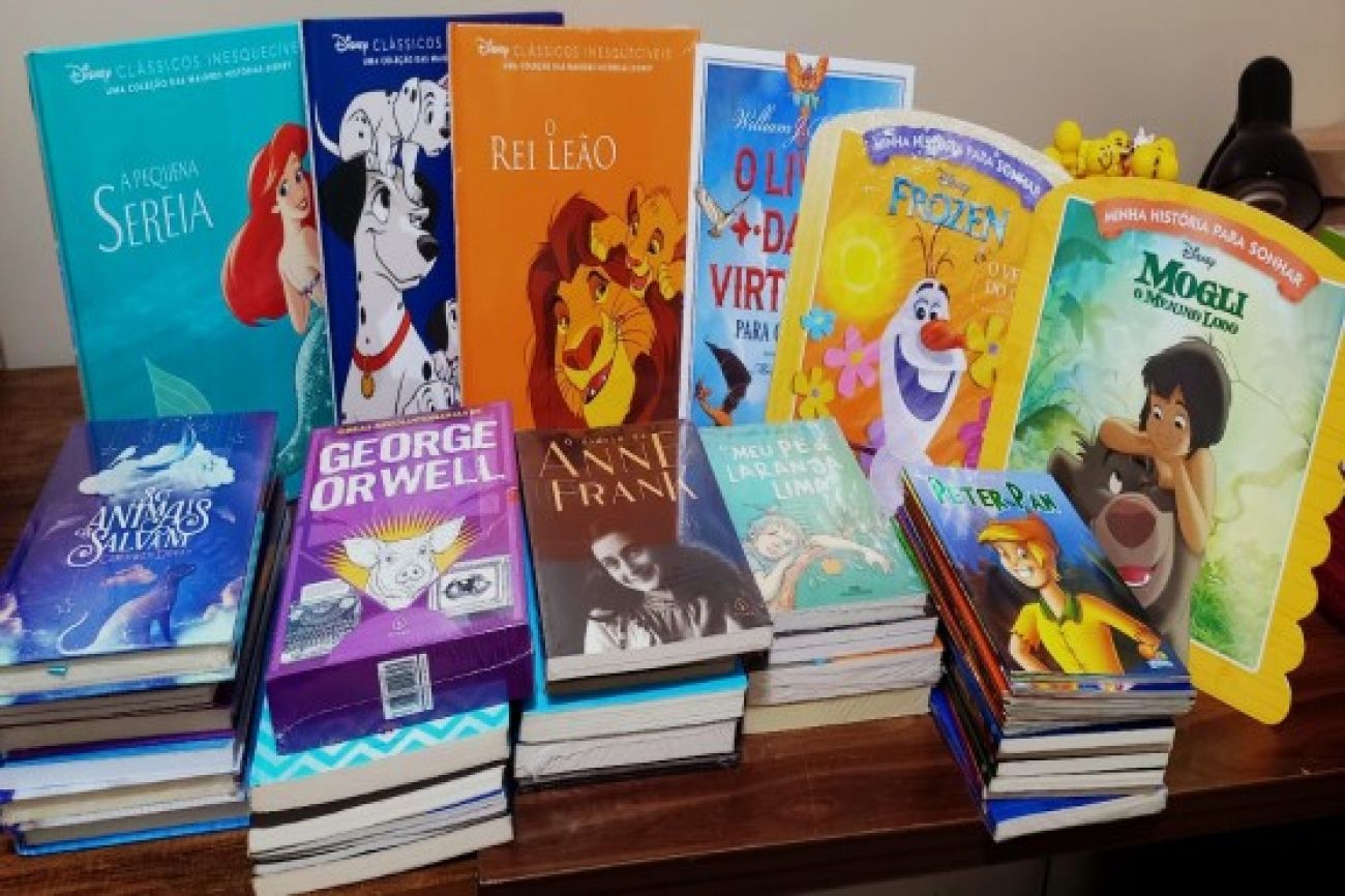 Ação voluntária de servidoras no oeste leva leitura e alegria para jovens acolhidos