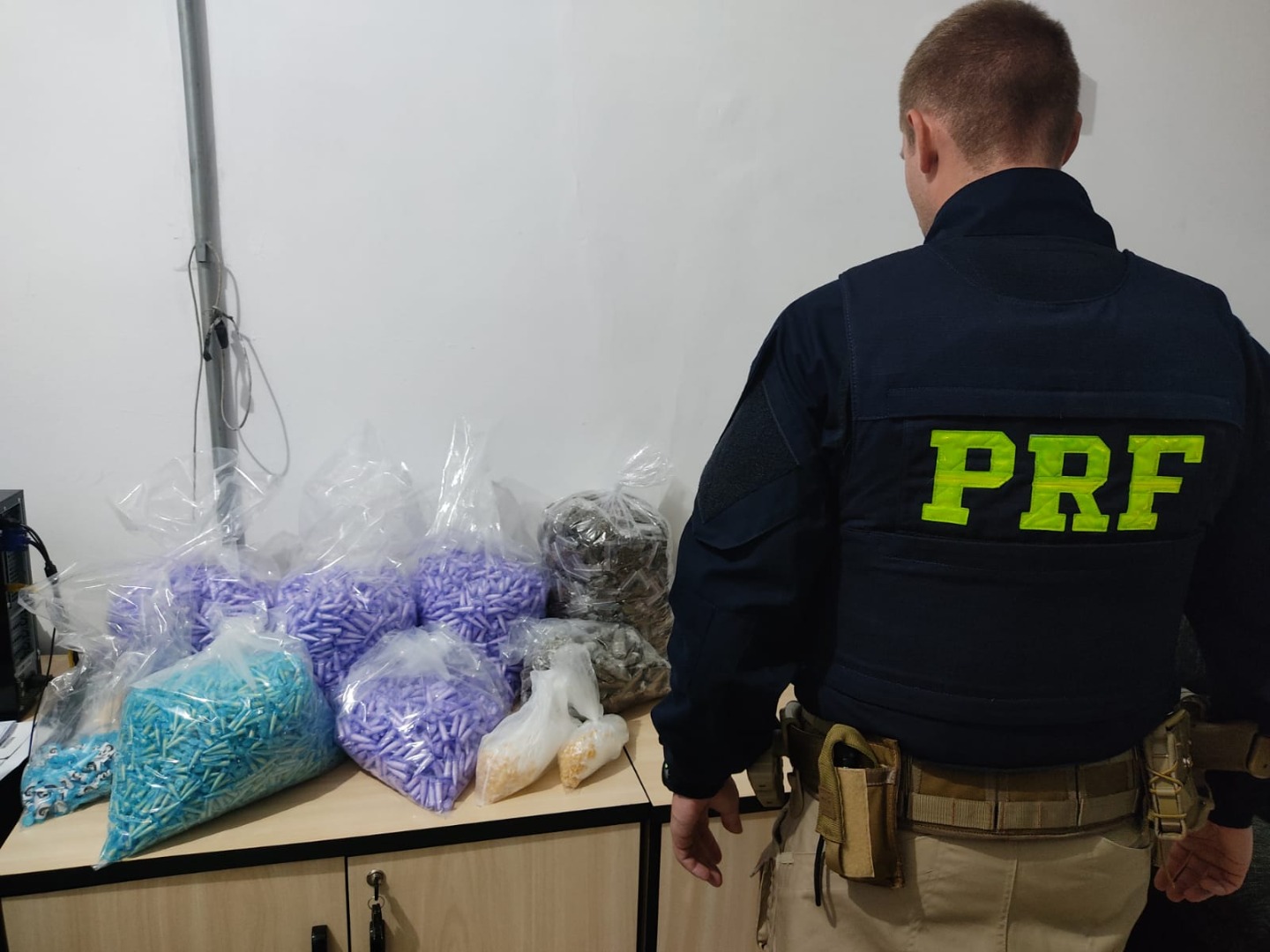 Em Registro/SP, PRF apreende cerca de 18 quilos de drogas