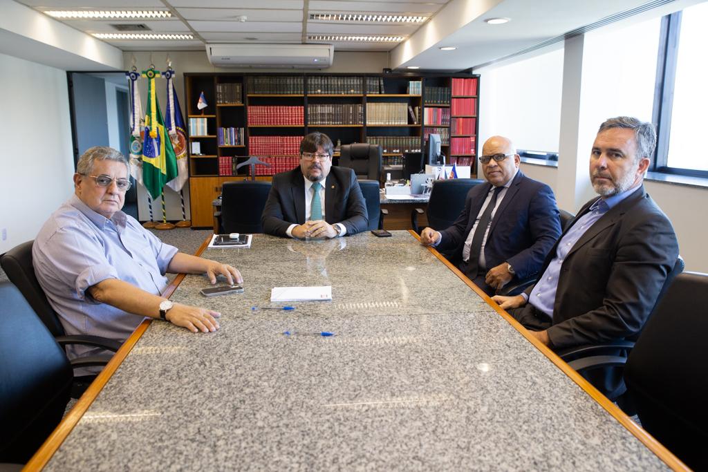 MPRJ e FERJ se reúnem sobre projeto de segurança nos estádios