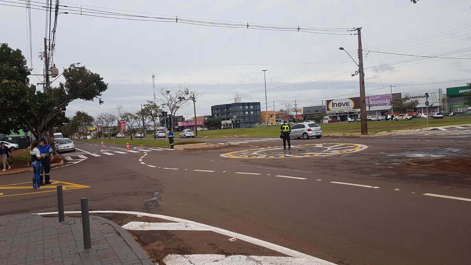 Transitar realiza ação educativa na rotatória implantada na Av. Assunção