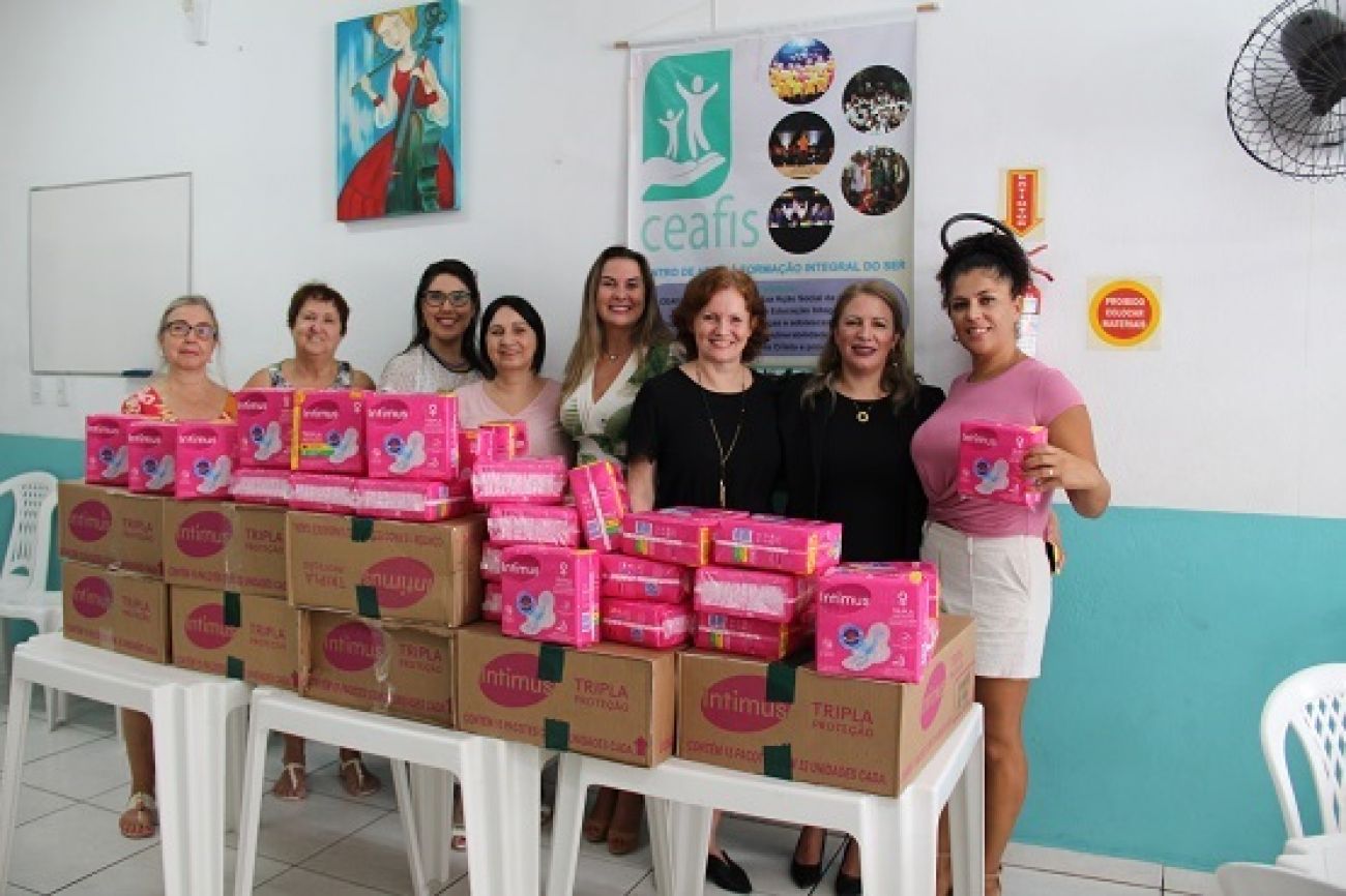 Campanha “Dignidade Menstrual” chega à Grande Florianópolis com mais de 38 mil absorventes entregues