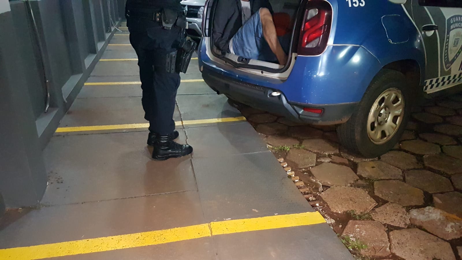 Homem desrespeita medida protetiva e é levado para a delegacia
