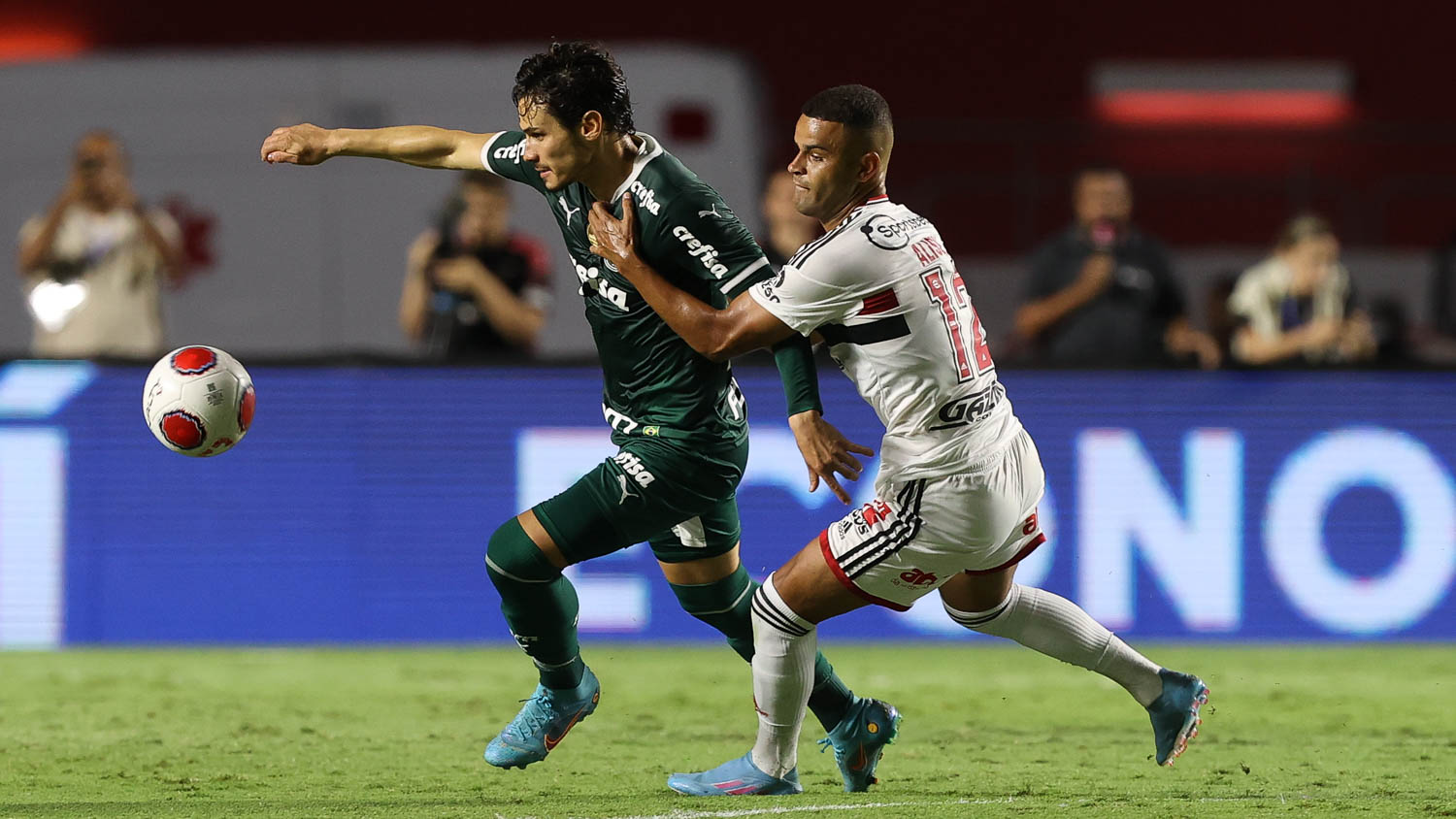Veiga marca pela sétima vez em decisões e declara: ‘Esse gol dá um gás a mais’