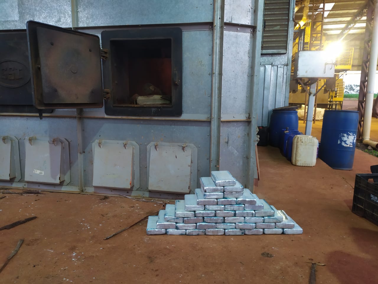 Polícia Civil incinera aproximadamente 40 kg de cocaína em Amambai