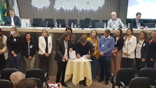 Kabelo, prefeito de Santa Tereza do Oeste, é eleito o novo presidente da AMOP Imagem referente a Kabelo, prefeito de Santa Tereza do Oeste, é eleito o novo presidente da AMOP