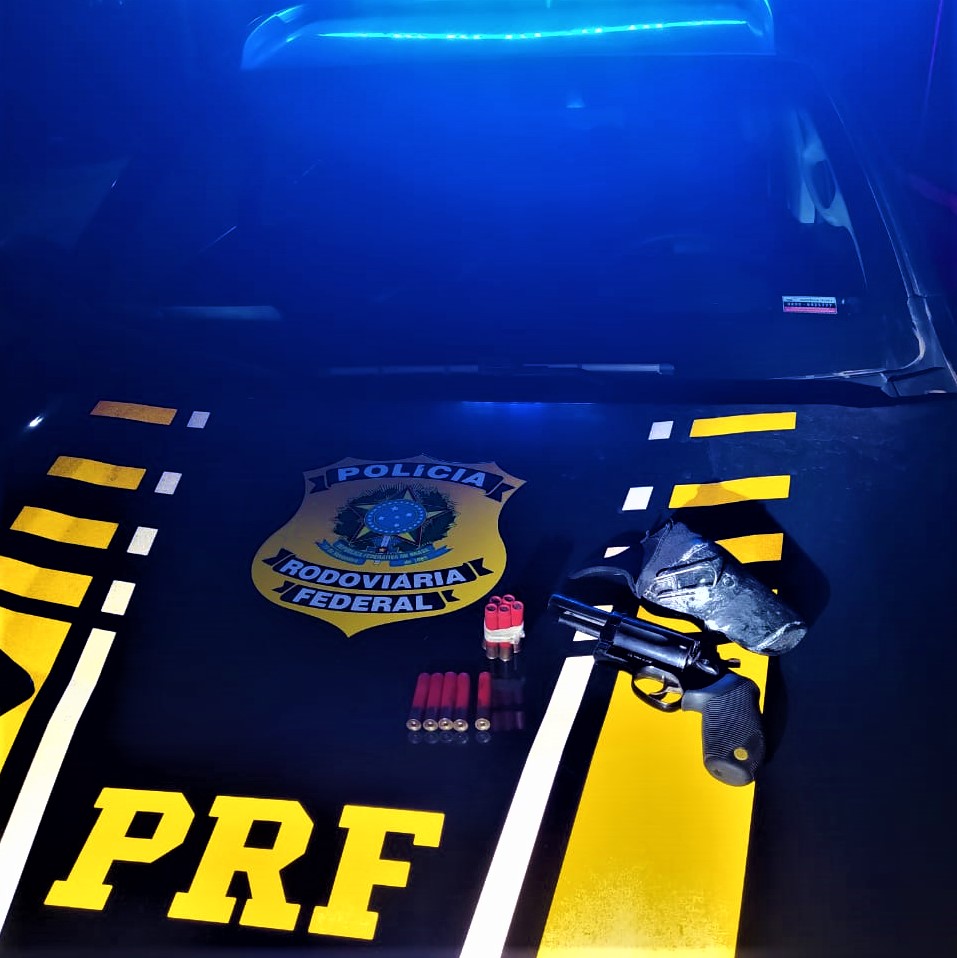PRF apreende revólver cal. 36mm e munições após abordagem a veículo no Oeste da Bahia