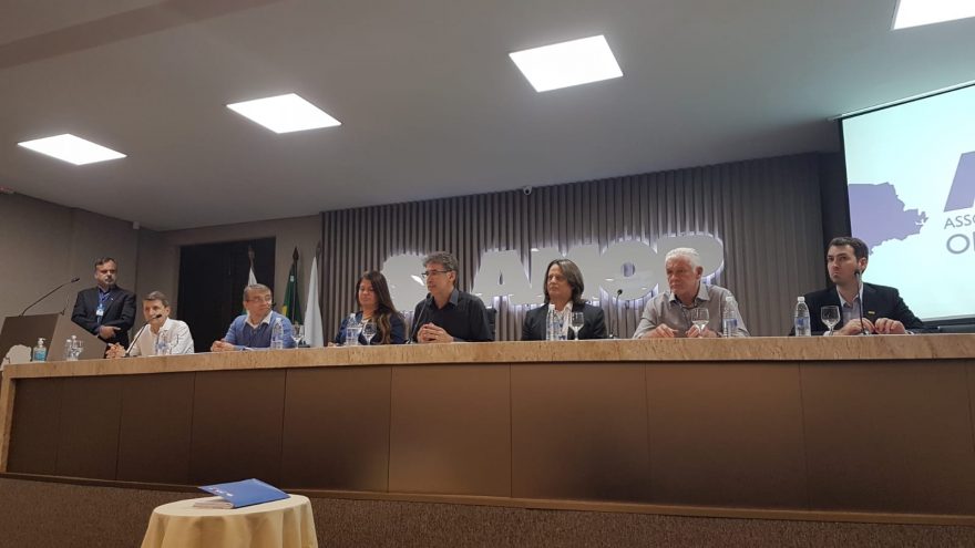 Paranhos afirma na reunião da AMOP que pode renunciar ao cargo de Prefeito de Cascavel amanhã