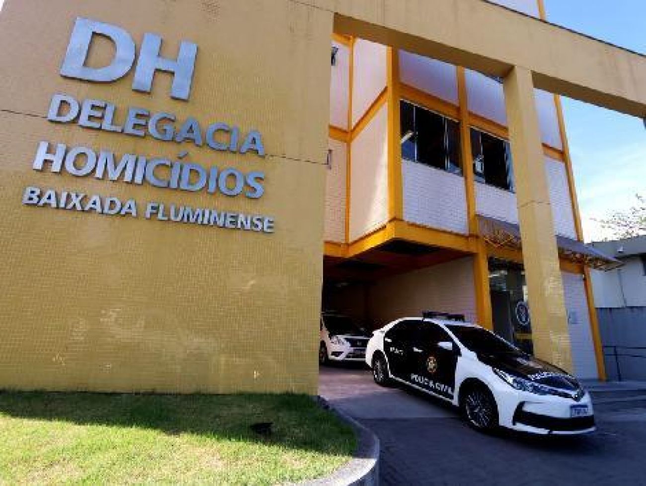 Acusado de matar ex-companheira e filha dela em Magé é preso
