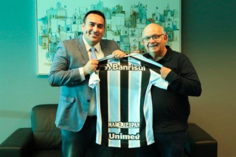 Grêmio anuncia novo patrocinador na camisa de jogo do profissional