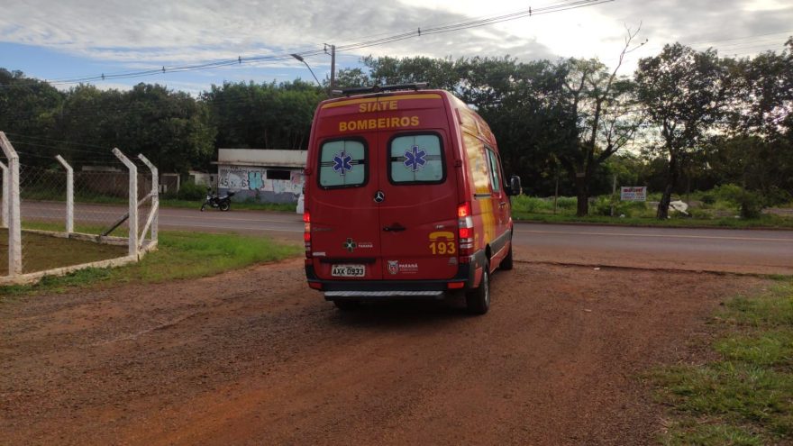 Homem fratura punho após se desequilibrar e cair cortando grama