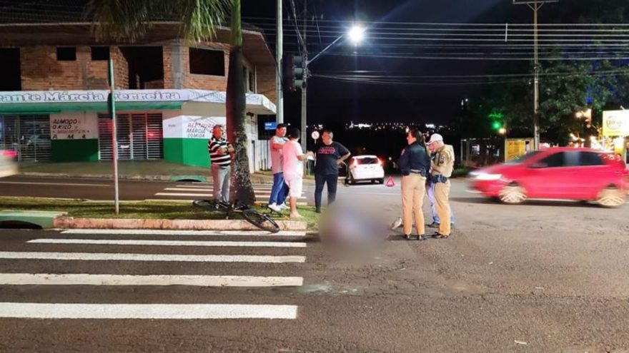 Ciclista fica ferido em acidente na Av. Brasil