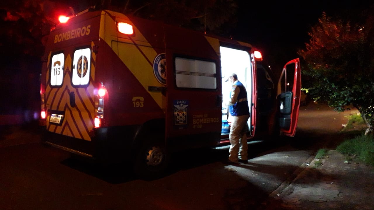 Mulher passa mal, sofre queda, bate a cabeça e Siate é acionado Mulher passa mal, sofre queda, bate a cabeça e Siate é acionado