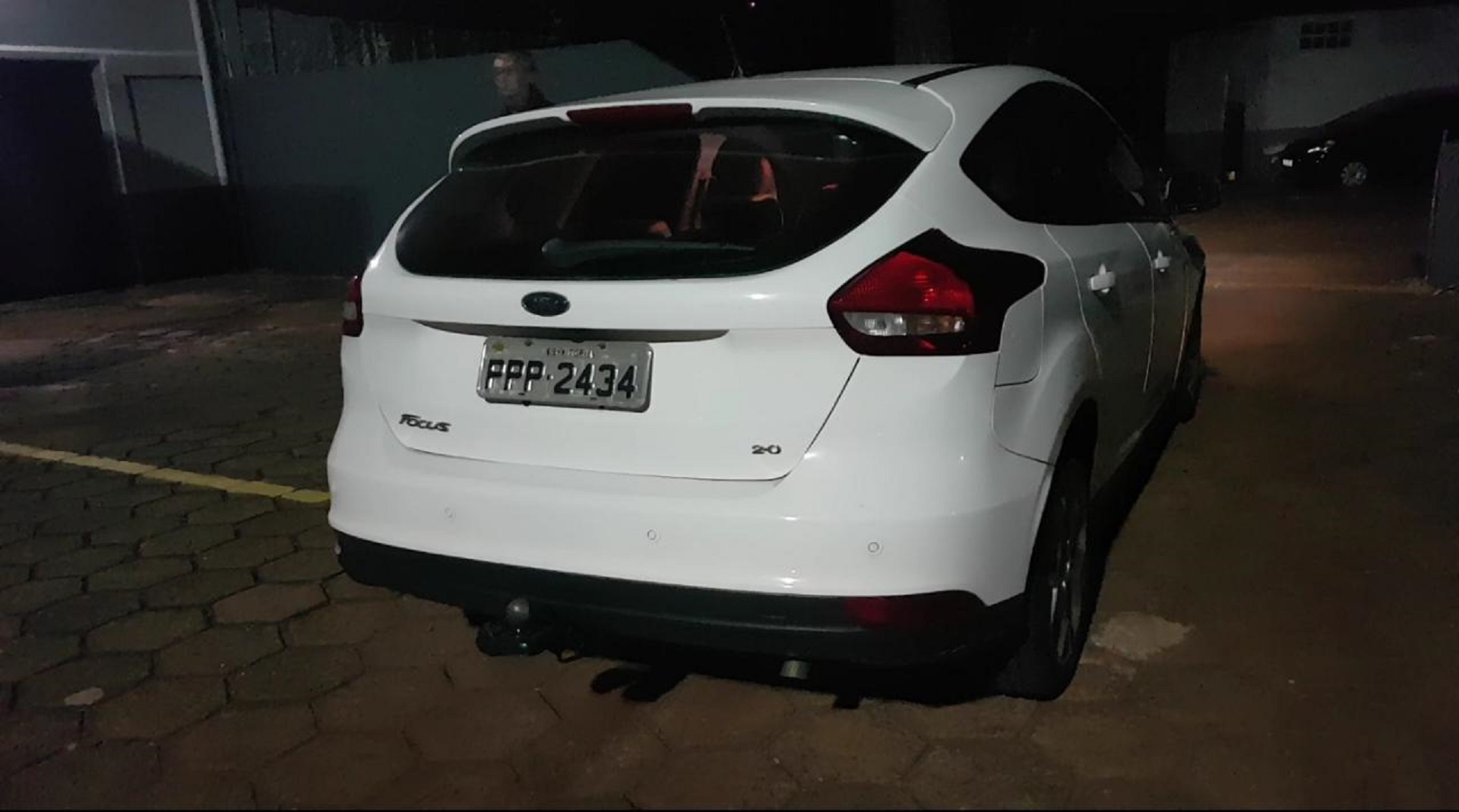 Carro com placa clonada e registro de furto é apreendido pela PRF; homem é detido Carro com placa clonada e registro de furto é apreendido pela PRF; homem é detido