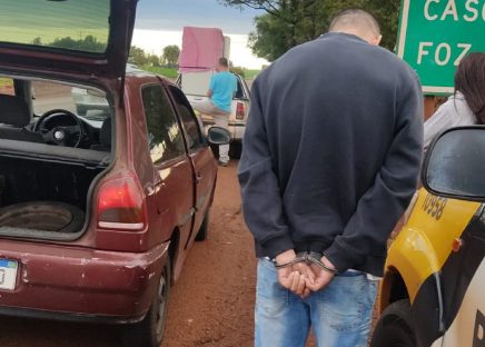Homem com mandado de prisão em aberto é preso pela Polícia Rodoviária Estadual na PR-239 Imagem referente a Homem com mandado de prisão em aberto é preso pela Polícia Rodoviária Estadual na PR-239