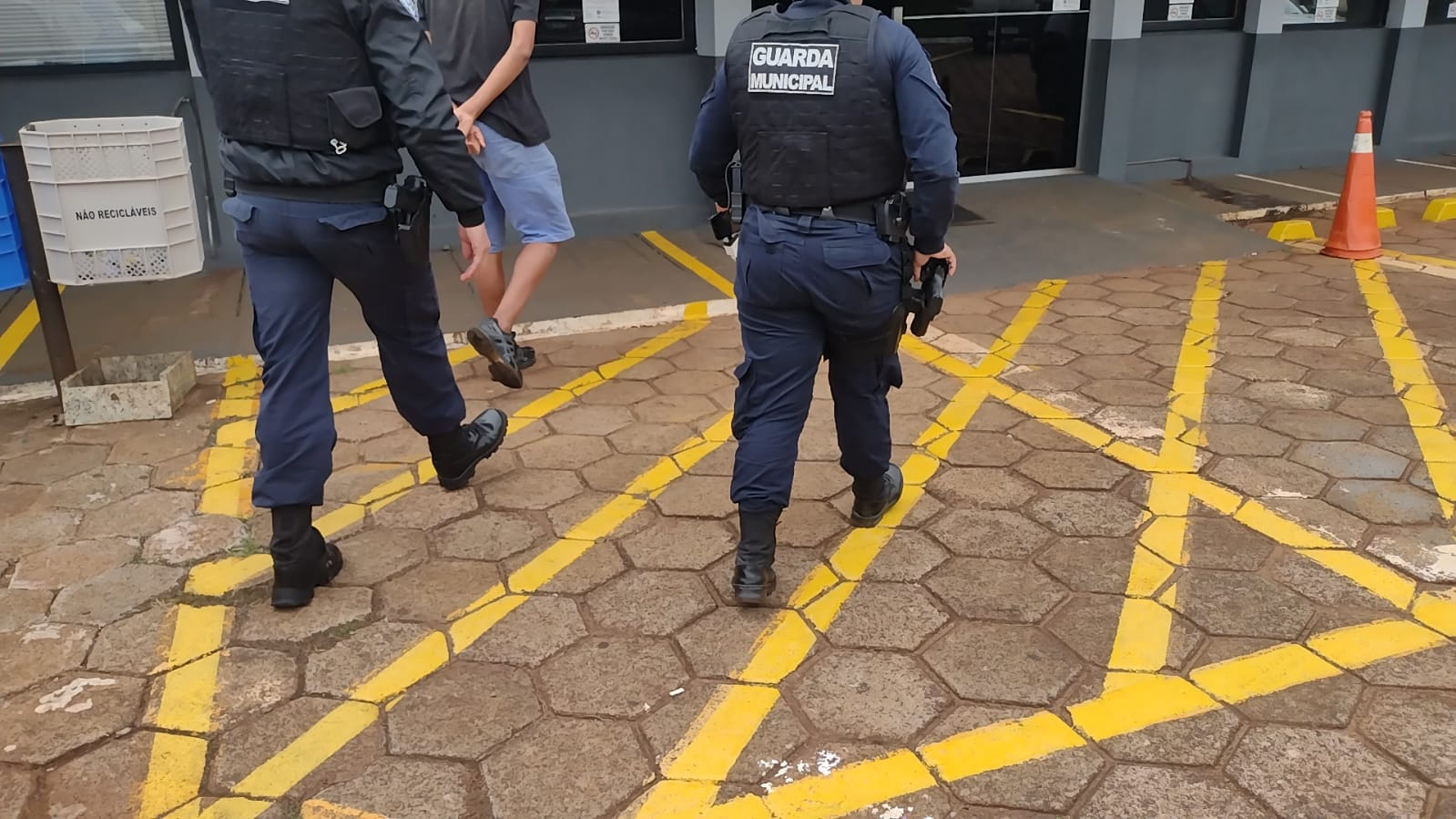 Homem tenta acessar Centro Pop sem documentos e acaba detido por estar com mandado de prisão em aberto