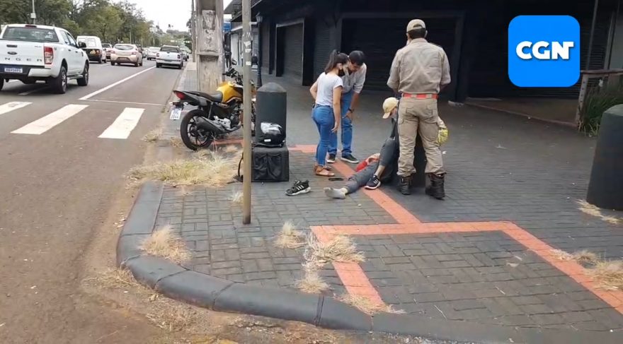 Após colisão com bicicleta, ciclista sofre queda e fica ferido na Avenida Tancredo Neves