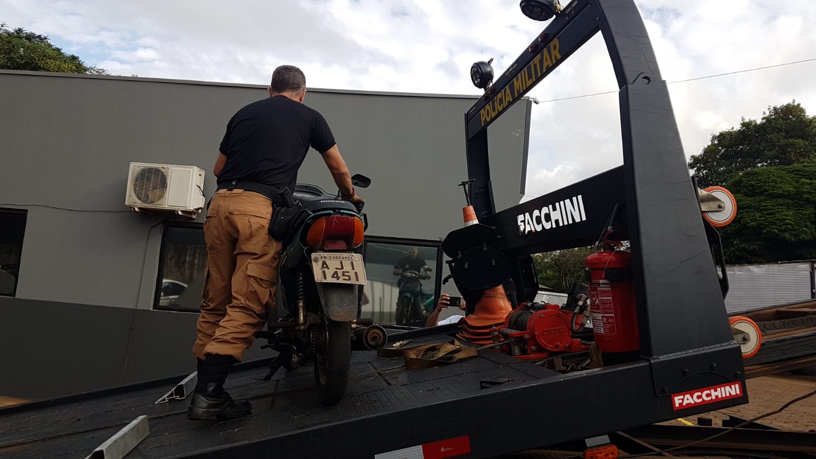 Veículo Honda Biz é recuperado no Bairro Santa Cruz