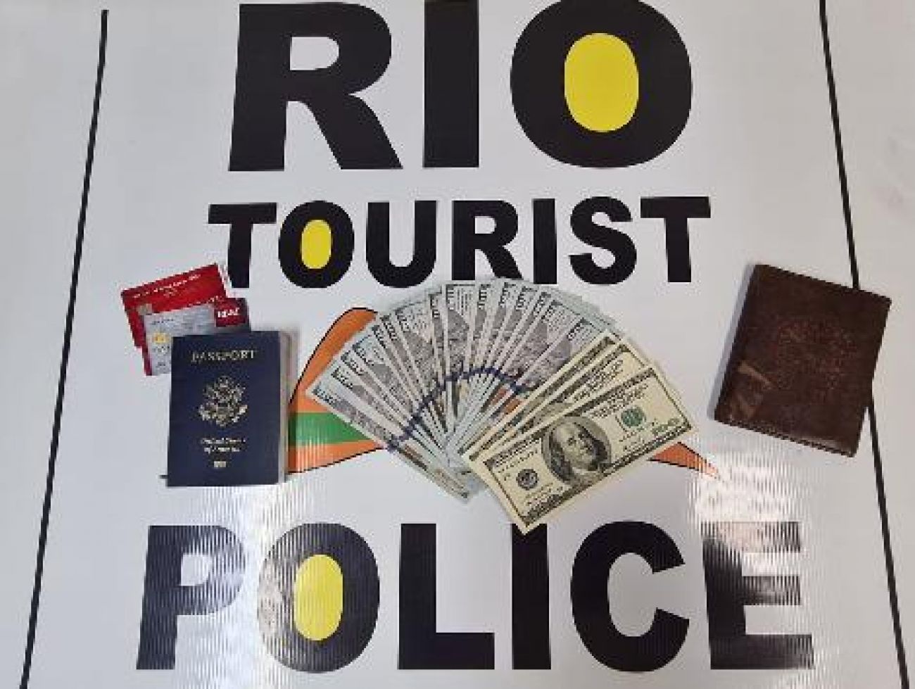 Polícia Civil recupera 2 mil dólares e passaporte de turista americano