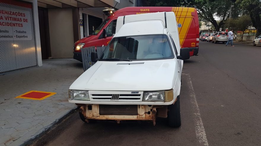 Jovem de 18 anos fica ferido após colisão de trânsito no Centro de Cascavel