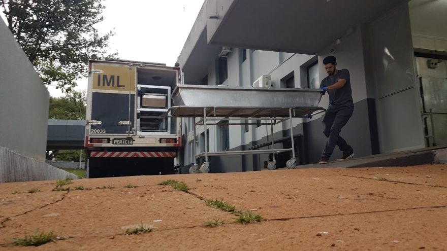 Corpo de homem encontrado morto em boate no São Cristóvão dá entrada no IML