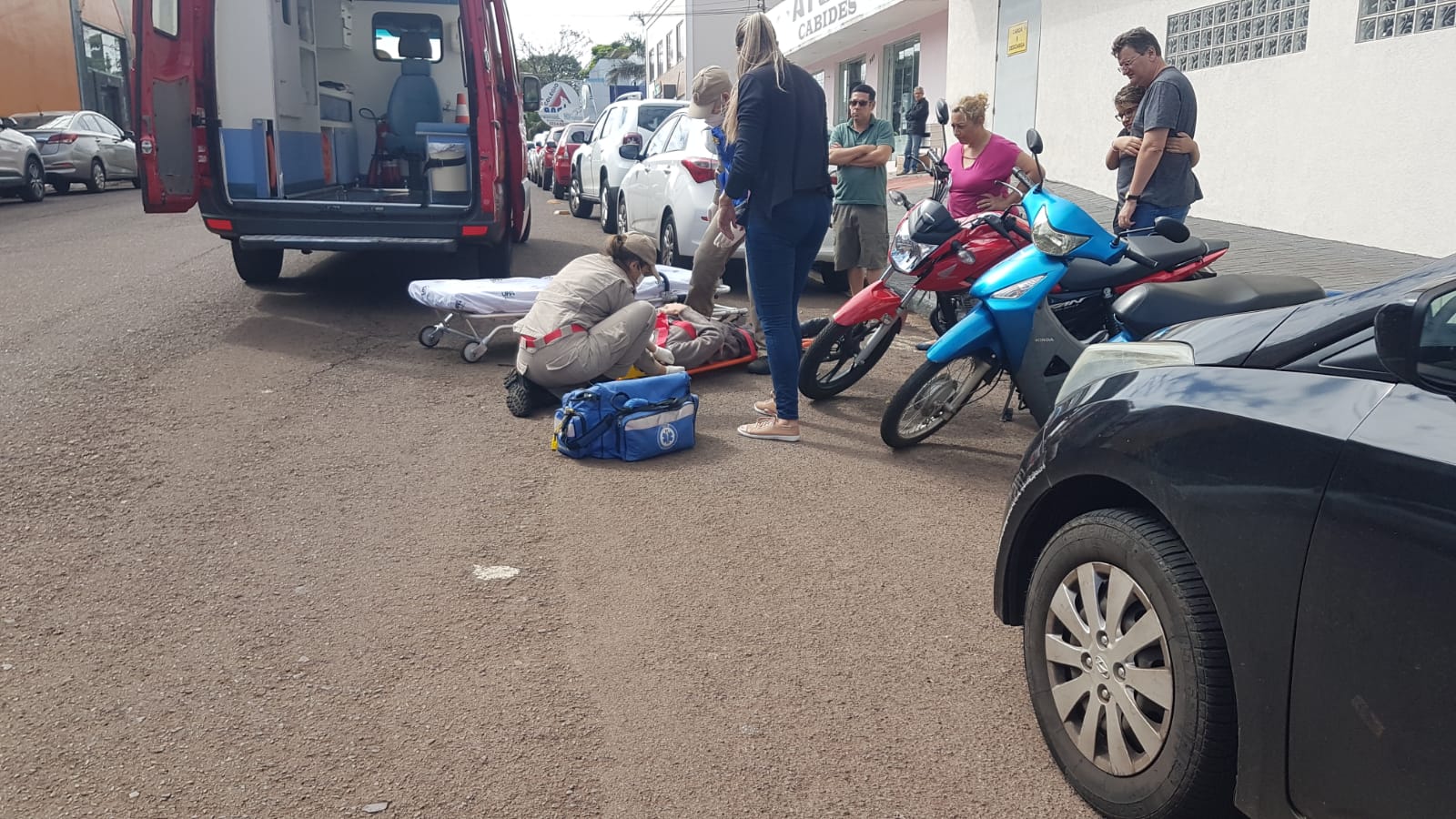 Idoso fica ferido ao sofrer queda Avenida Carlos Gomes