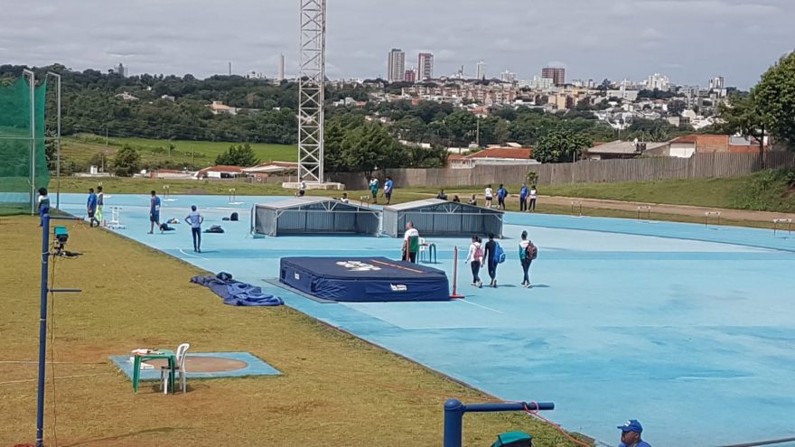 Cascavel recebe atletas de todo o Paraná e de outros estados no torneio FAP 3 de atletismo