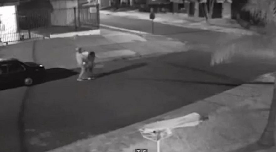 Casal furta vaso de flor em frente a imóvel no Bairro Pacaembu
