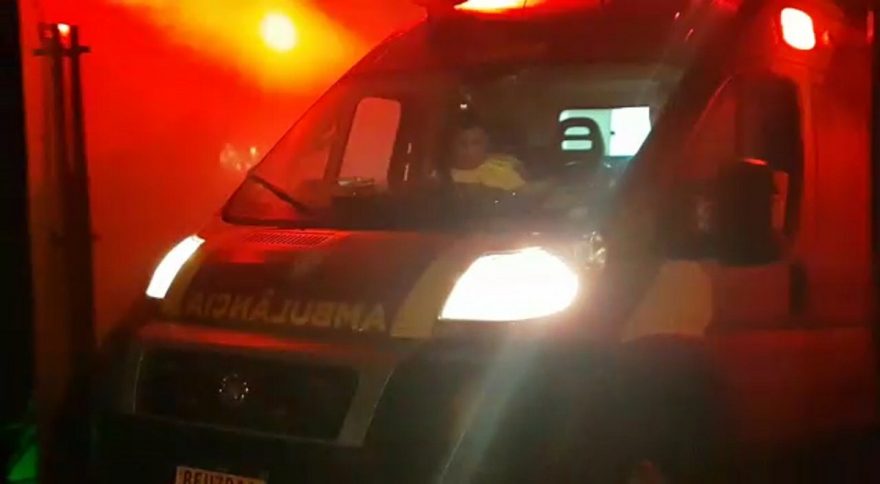 Homem de 35 anos fica ferido após levar cotovelada nas costas