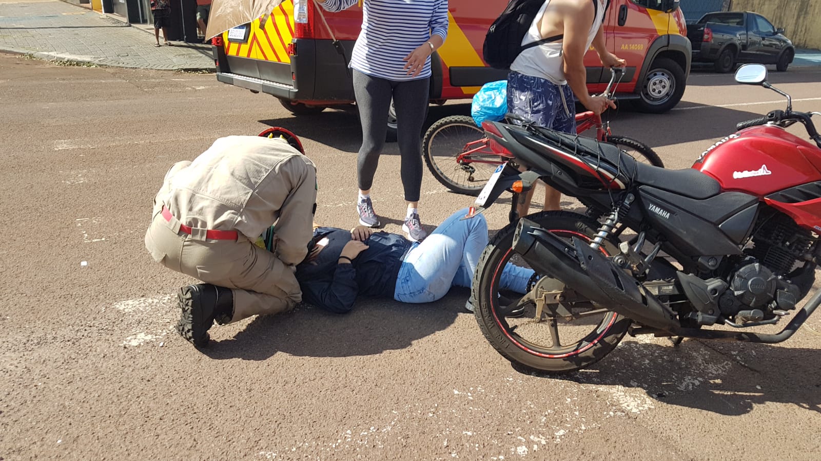 Jovem fica ferida em colisão envolvendo duas motocicletas