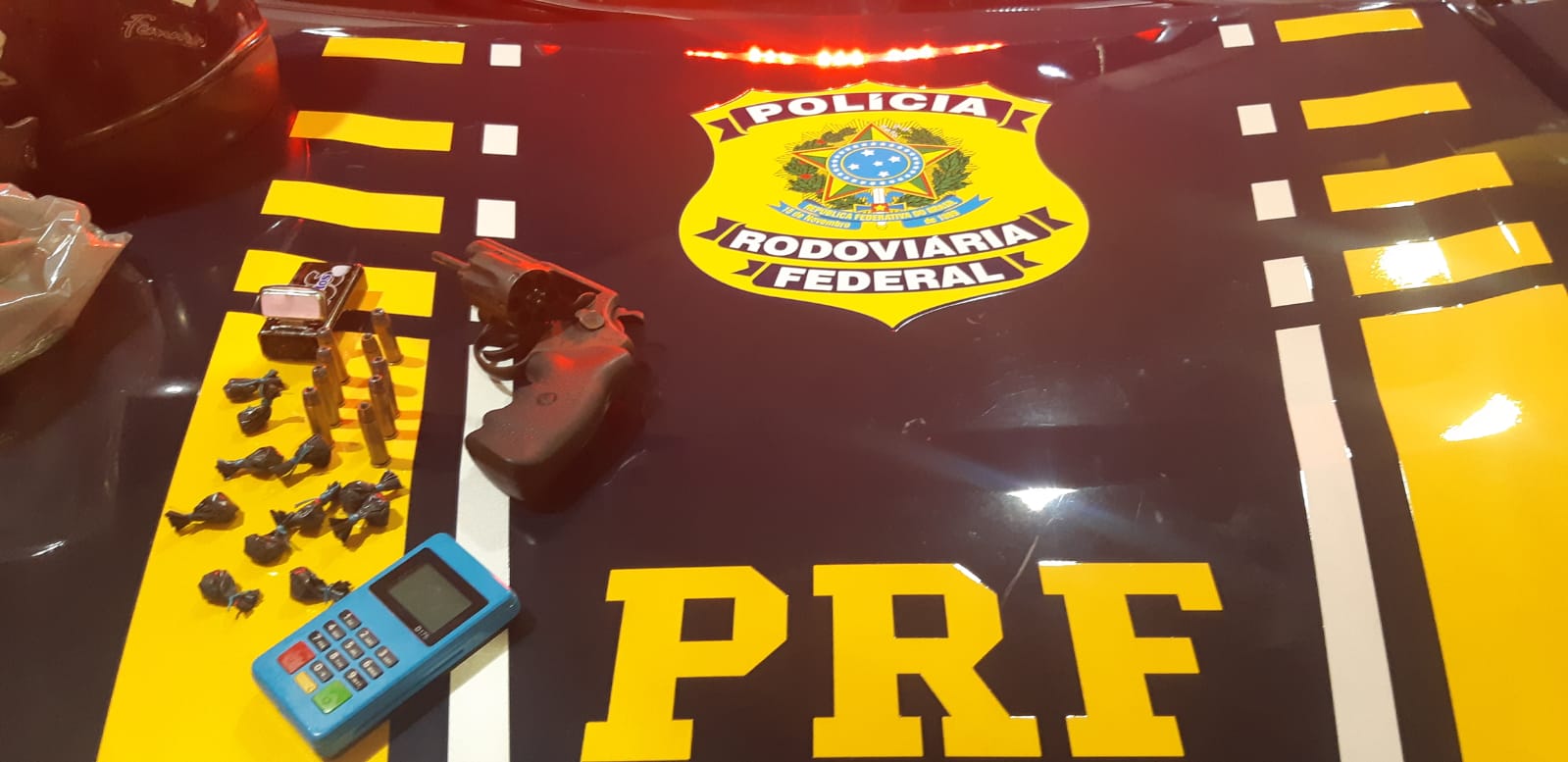 Em Teresina, PRF prende homem pelo crime de Tráfico de Drogas e Porte Ilegal de Arma de Fogo e Munições.