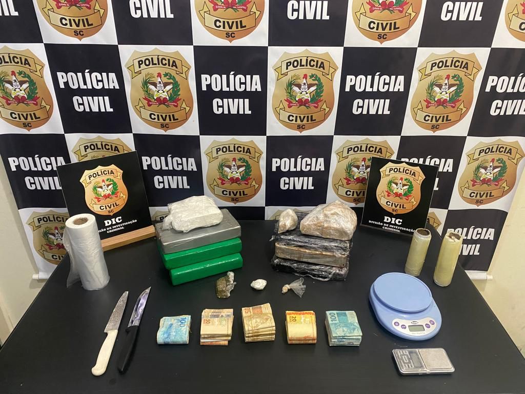 Polícia Civil apreende drogas e faz prisão após denúncias de tráfico de drogas em Blumenau