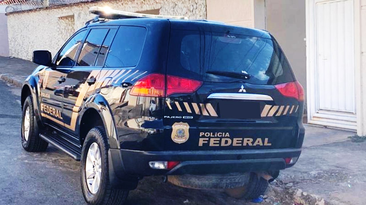 PF, em ação conjunta, captura foragido procurado por homicídio e organização criminosa em Santa Catarina