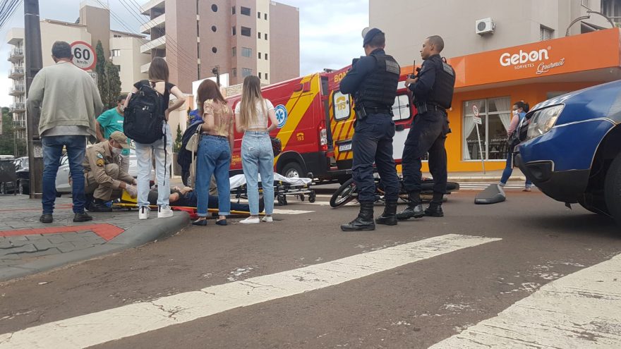 Motociclista fica ferido após colisão no Centro e é socorrido pelo Siate