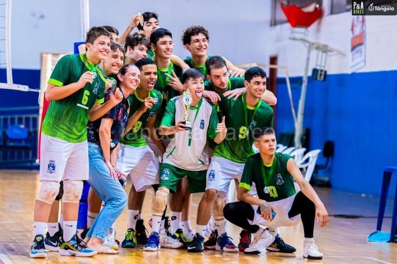Equipe iguaçuense de Voleibol se destaca na Copa Oeste